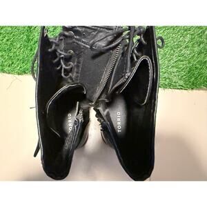Black Torrid boots rose design size 9